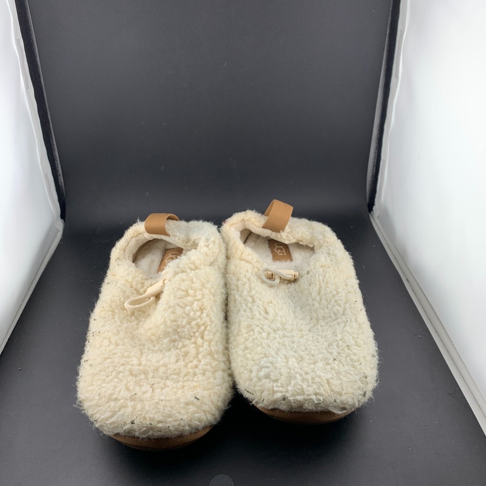 UGG 1143952 Plushy Slippers Womens 8 Beige Shearling Rubber Sole Slip On Comfort